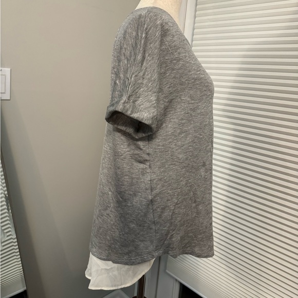 Gilli | Relaxed Heather Grey Tee with Split Back Tail Ruffle | Small - Picture 4 of 8